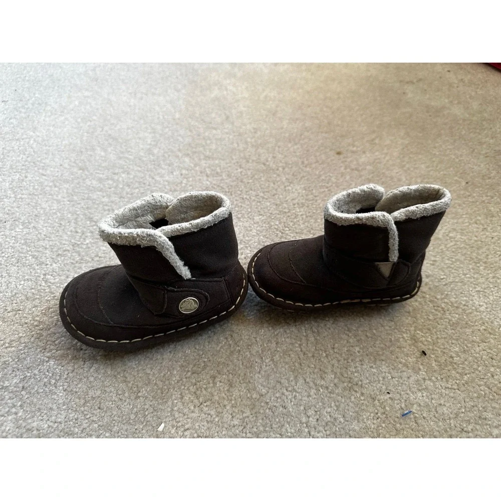Crocs boots with lining.